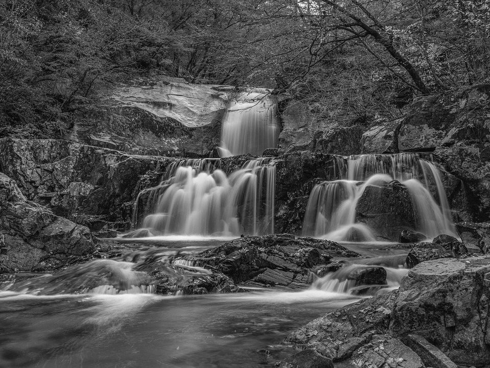 A long exposure of a waterfall in black and white